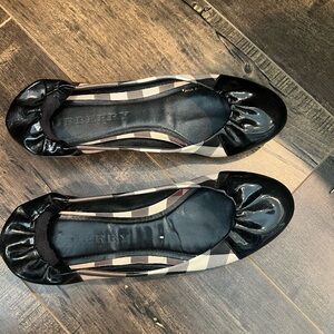 Burberry Black and Beige Flats
